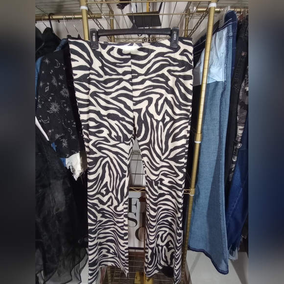 Pants. H&M DIVIDED. Size Large. Animal Print. Boot Cut Flare Leg - Picture 12 of 16
